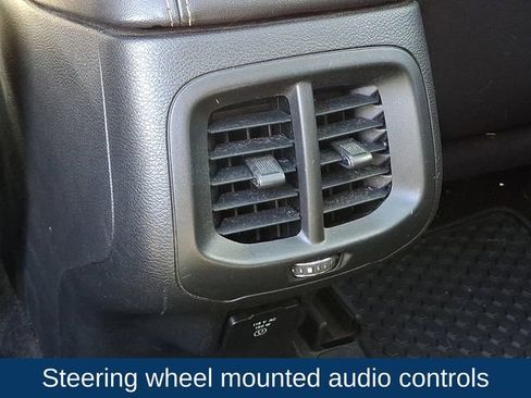 Used 2015 Jeep Cherokee Latitude w/ Comfort/Convenience Group image 21