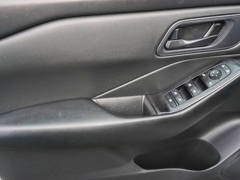 Used 2024 Nissan Rogue S FWD image 19