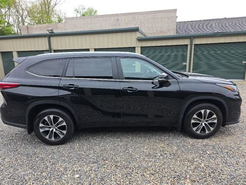 Used 2023 Toyota Highlander XLE AWD/4WD image 7