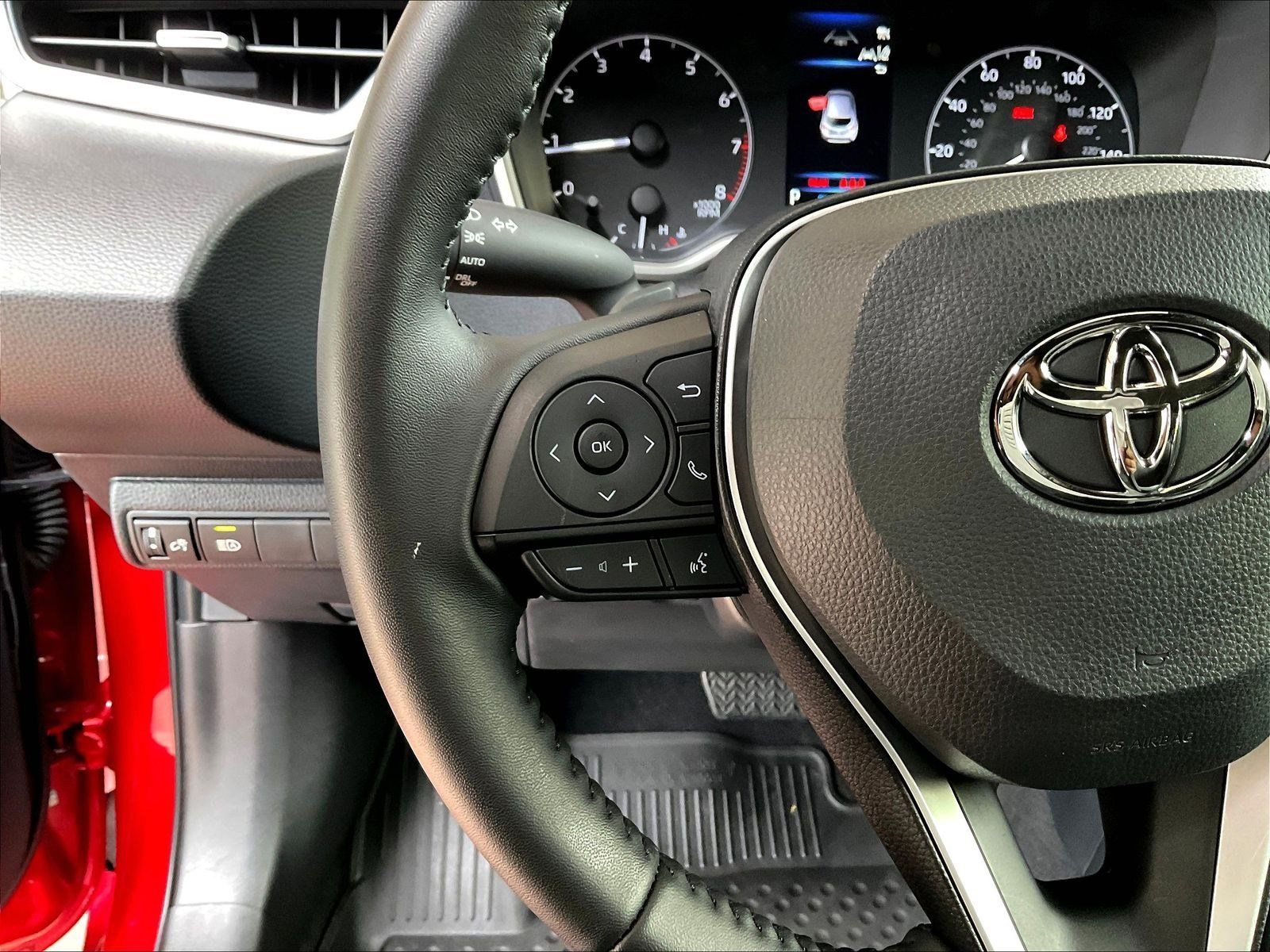 Used 2025 Toyota Corolla SE w/ SE Package FWD image 11