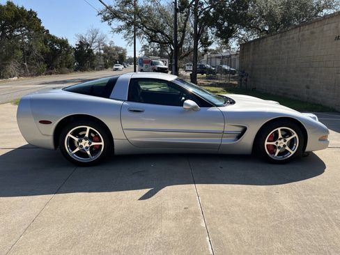 Used 2001 Chevrolet Corvette Coupe w/ Preferred Equipment Group2 image 14