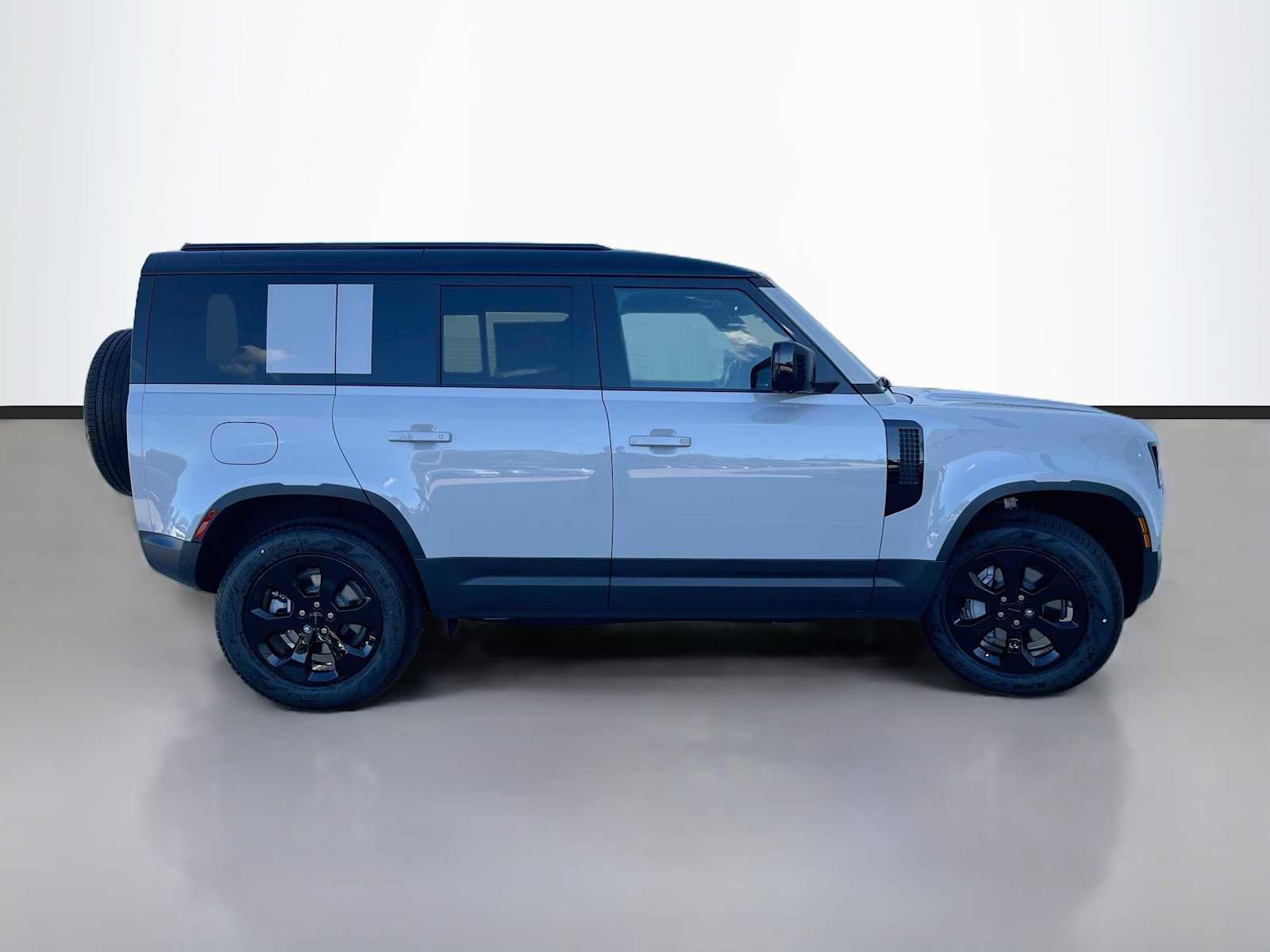 New 2026 Land Rover Defender 110 S AWD/4WD image 7