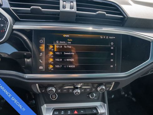 Used 2024 Audi Q3 2.0T Premium image 27