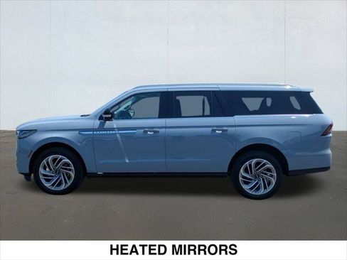 Used 2025 Lincoln Navigator L Reserve AWD/4WD image 2