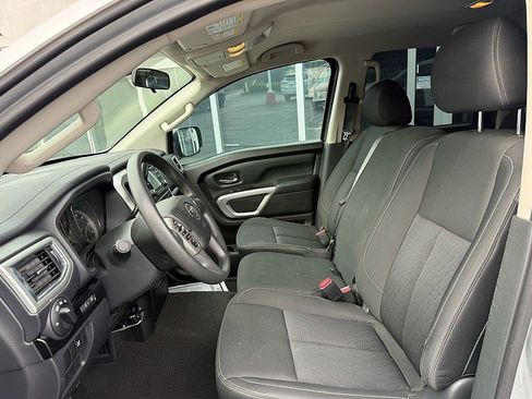 Used 2018 Nissan Titan SV RWD image 22