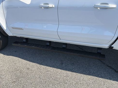 Used 2025 GMC Canyon Elevation image 29