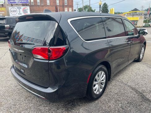 Used 2019 Chrysler Pacifica Touring Plus w/ Cold Weather Group FWD image 5