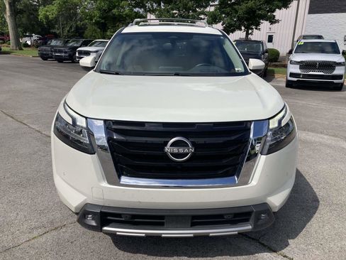 Used 2022 Nissan Pathfinder Platinum w/ Cargo Package FWD image 12
