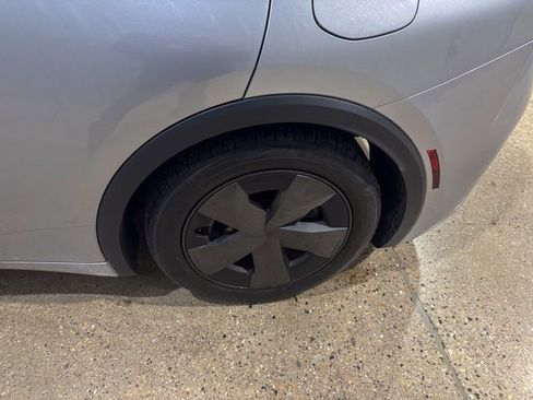 Used 2024 Toyota Prius LE image 12