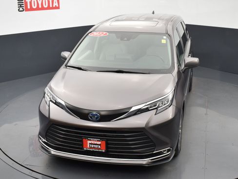 Used 2022 Toyota Sienna XLE image 27