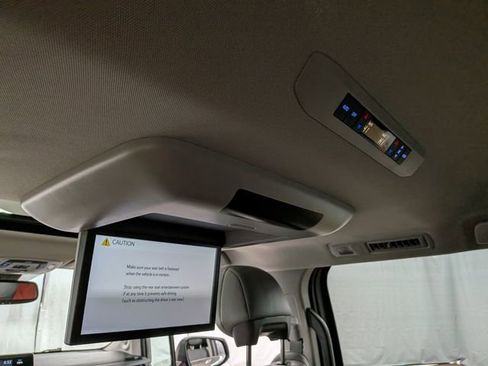 Used 2022 Toyota Sienna XLE w/ XLE Plus Package FWD image 24