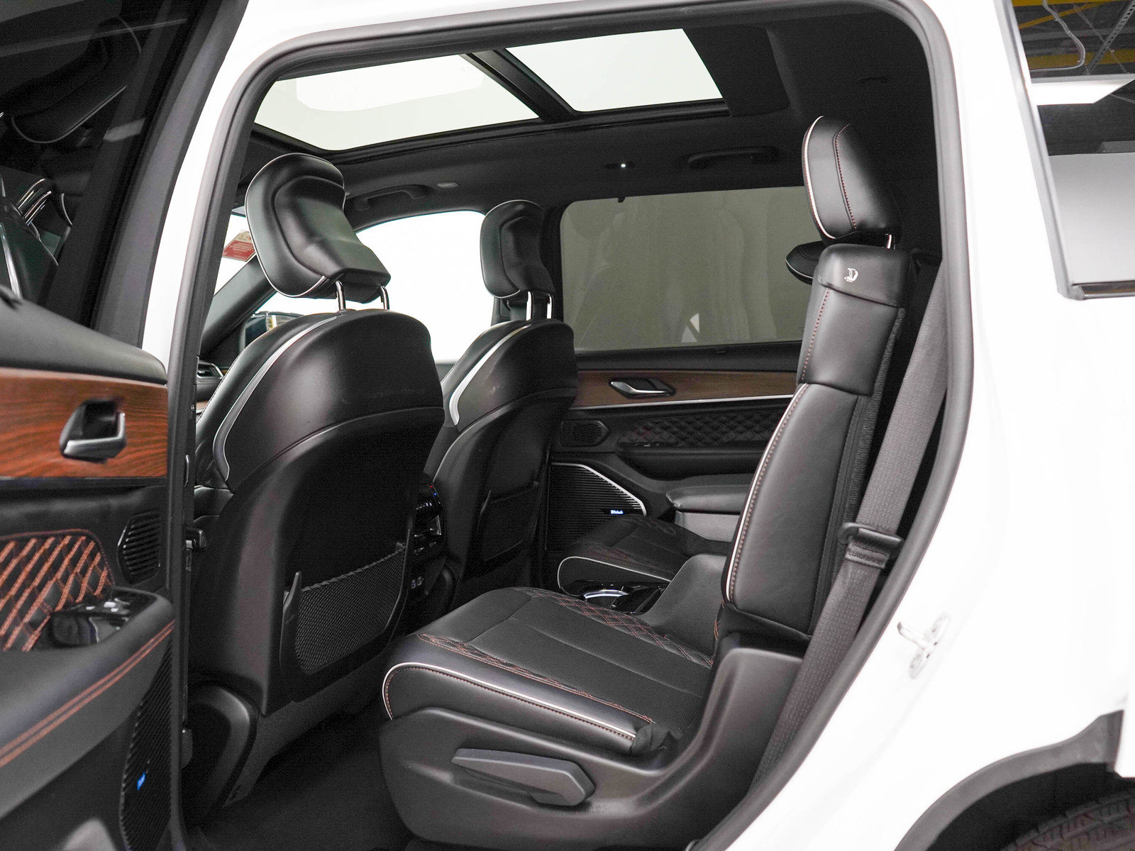 Used 2024 Jeep Grand Cherokee L Summit w/ Advanced Protech Group IV AWD/4WD image 41