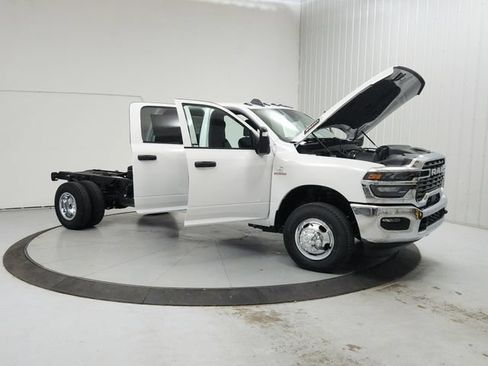 New 2026 RAM 3500 Tradesman w/ Chrome Appearance Group A AWD/4WD image 9