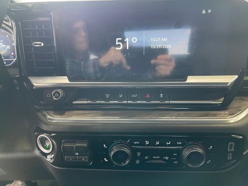 Used 2024 Chevrolet Silverado 2500 LTZ image 11