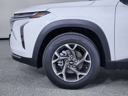 New 2026 Chevrolet Trax LT w/ Driver Confidence Package image 12