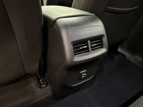 Used 2024 Chevrolet Equinox LT AWD/4WD image 25