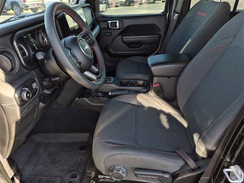 Used 2024 Jeep Wrangler Unlimited Rubicon w/ XTREMEE 35" Tire Package image 29