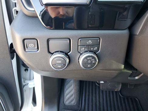 Used 2026 GMC Sierra 1500 Elevation image 32