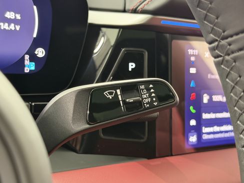 Certified 2025 Porsche Macan 4S Electric AWD/4WD image 49