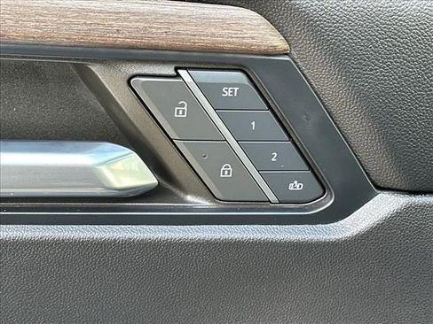 Certified 2025 GMC Acadia Denali w/ Super Cruise Package FWD image 22
