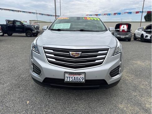 Used 2017 Cadillac XT5 Luxury FWD image 2