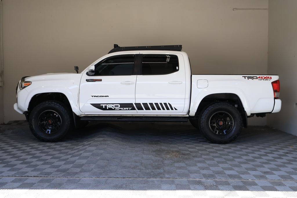 Used 2016 Toyota Tacoma TRD Sport AWD/4WD image 7