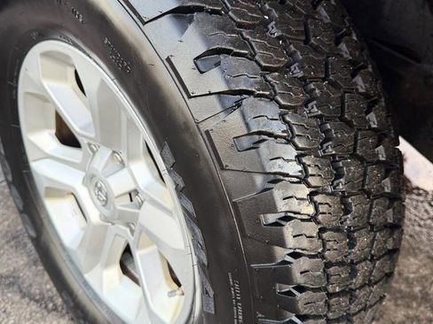 Used 2015 Toyota 4Runner SR5 image 5