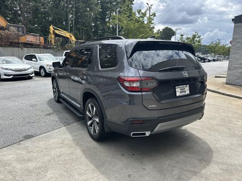 Used 2025 Honda Pilot Elite image 8