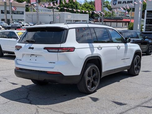 Used 2023 Jeep Grand Cherokee L Limited w/ Black Appearance Package AWD/4WD image 6