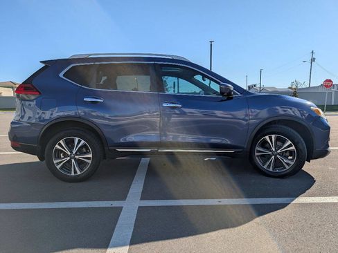 Used 2017 Nissan Rogue SL w/ SL Premium Package image 5