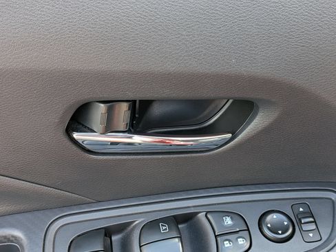 Used 2024 Nissan Versa SV FWD image 12