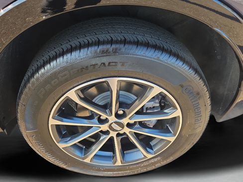 Used 2024 Cadillac XT4 Sport w/ Cold Weather Package image 33