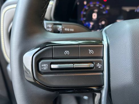 Used 2026 Chevrolet Colorado ZR2 w/ Technology Package AWD/4WD image 17