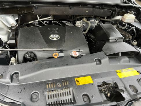 Used 2019 Toyota Highlander XLE AWD/4WD image 15