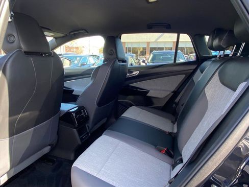 Certified 2025 Volkswagen ID.4 Pro image 18