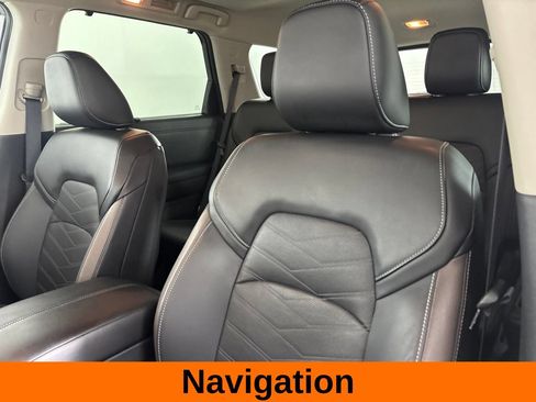 Used 2025 Nissan Pathfinder Platinum FWD image 14
