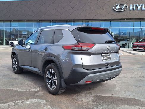 Used 2022 Nissan Rogue SV w/ SV Premium Package image 5