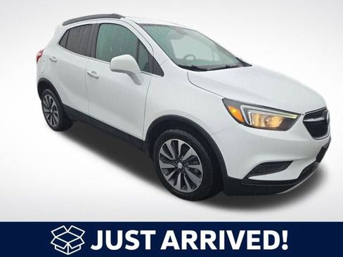 Used 2021 Buick Encore Preferred image 1