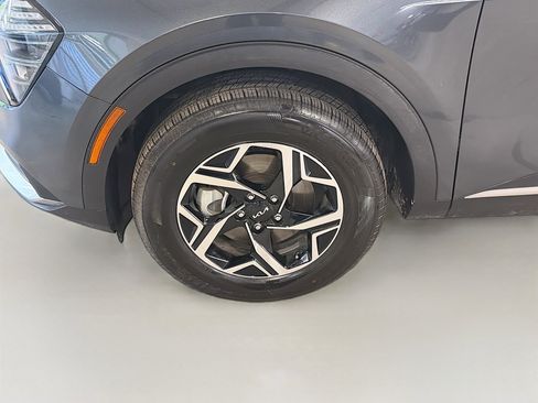 Used 2025 Kia Sportage LX image 11