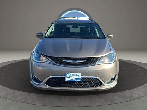 Used 2017 Chrysler Pacifica Touring-L image 17