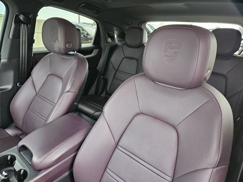 Certified 2024 Porsche Cayenne Coupe image 6