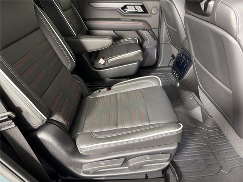New 2026 GMC Yukon AT4 Ultimate AWD/4WD image 15