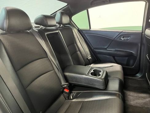Used 2017 Honda Accord Sport image 13