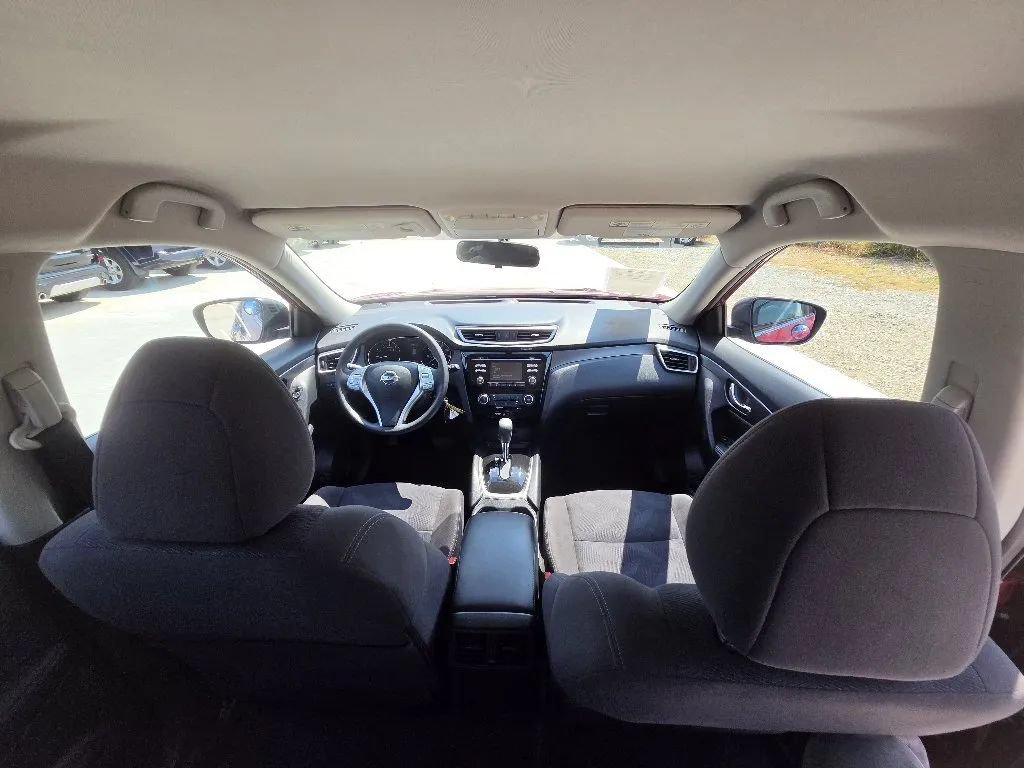 Used 2015 Nissan Rogue S FWD image 25