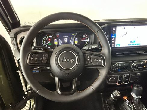 Used 2024 Jeep Wrangler Unlimited w/ Convenience Group AWD/4WD image 16