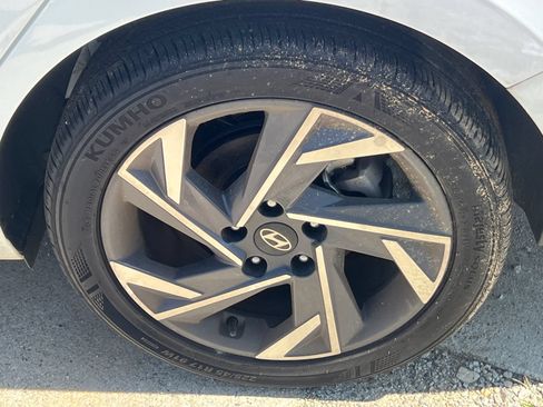 Certified 2025 Hyundai Elantra Sport FWD image 17