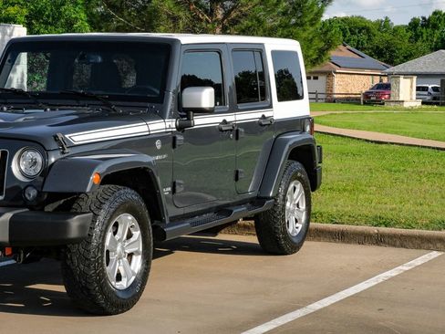 Used 2017 Jeep Wrangler Unlimited Sahara w/ Quick Order Package 24E Chief AWD/4WD image 9