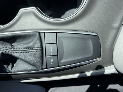 Used 2022 Toyota Camry LE FWD image 29