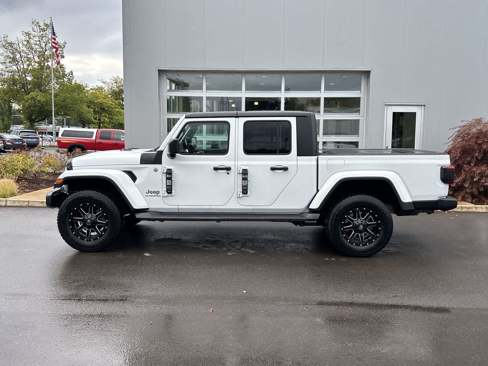 Certified 2020 Jeep Gladiator Overland AWD/4WD image 2
