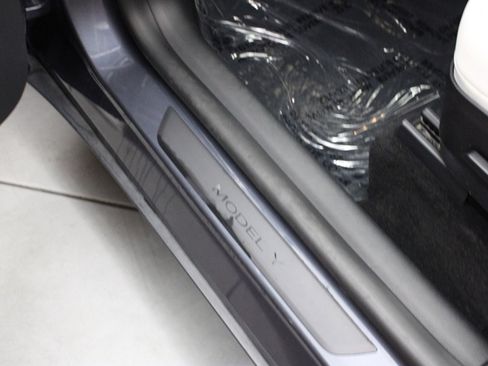 Used 2023 Tesla Model Y Long Range image 54